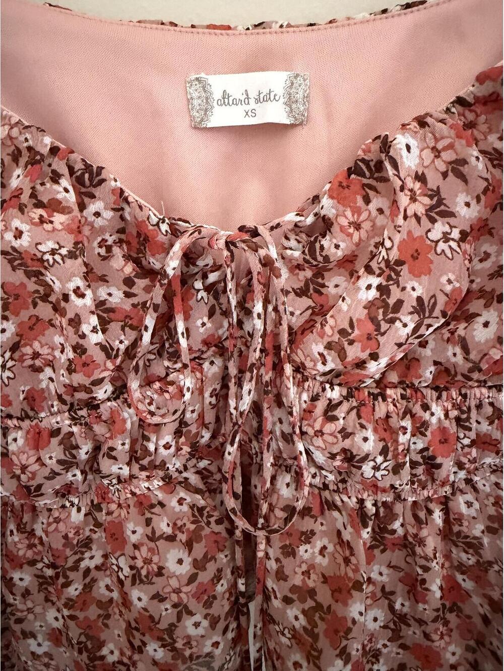 XS Altar’d State Cropped Blouse, floral, EUC - Picture 3 of 8